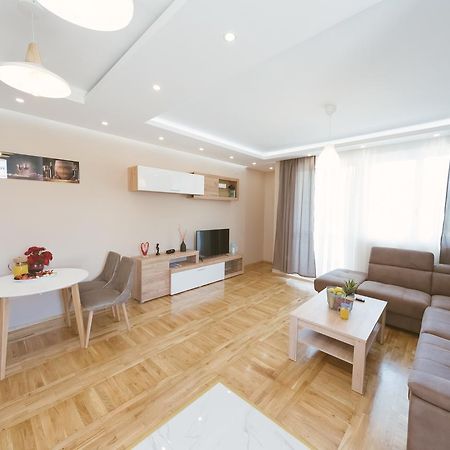 Apartment Luxury Explorer Podgorica Esterno foto