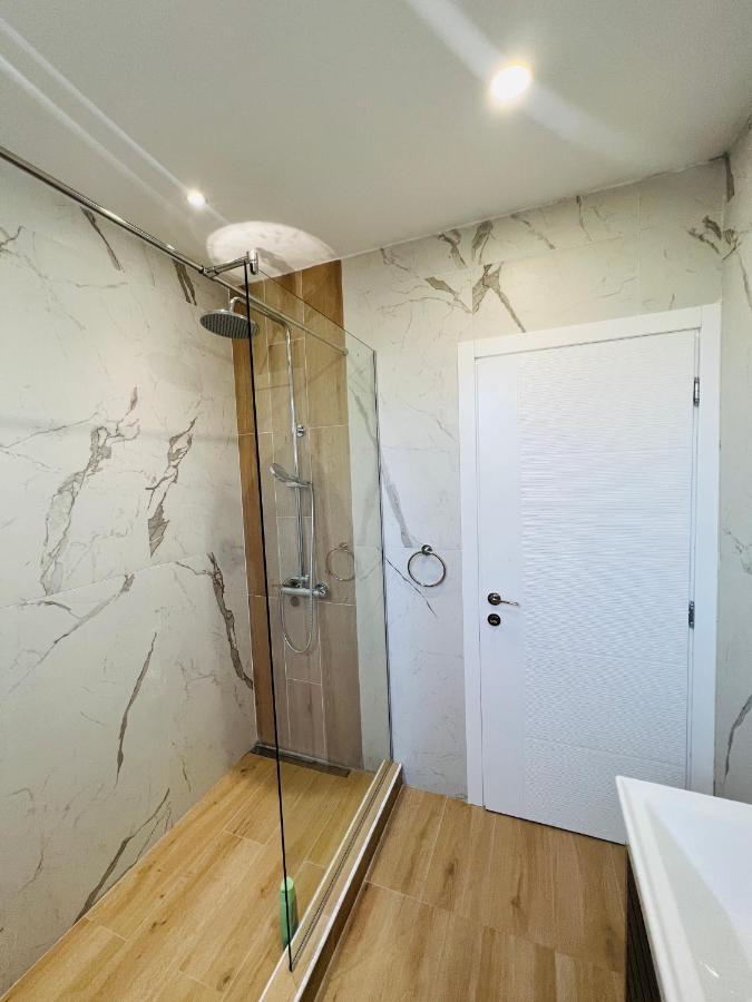 Apartment Luxury Explorer Podgorica Esterno foto