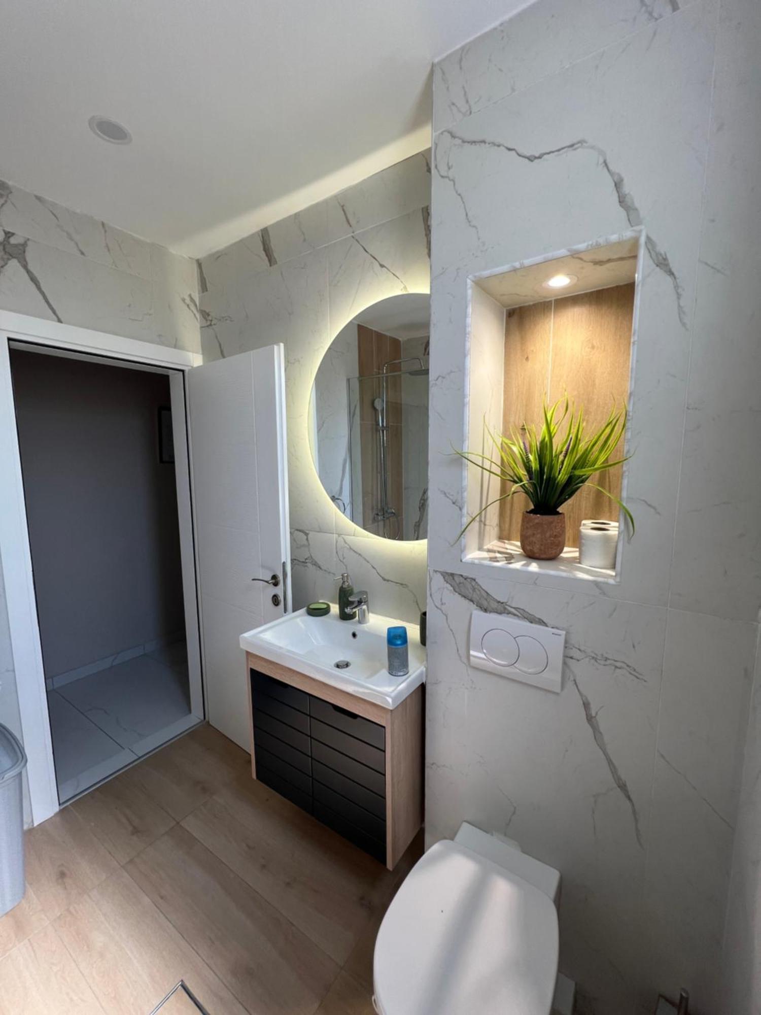 Apartment Luxury Explorer Podgorica Esterno foto