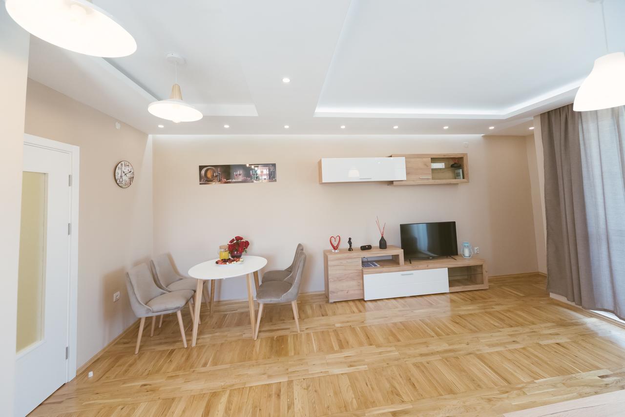 Apartment Luxury Explorer Podgorica Esterno foto