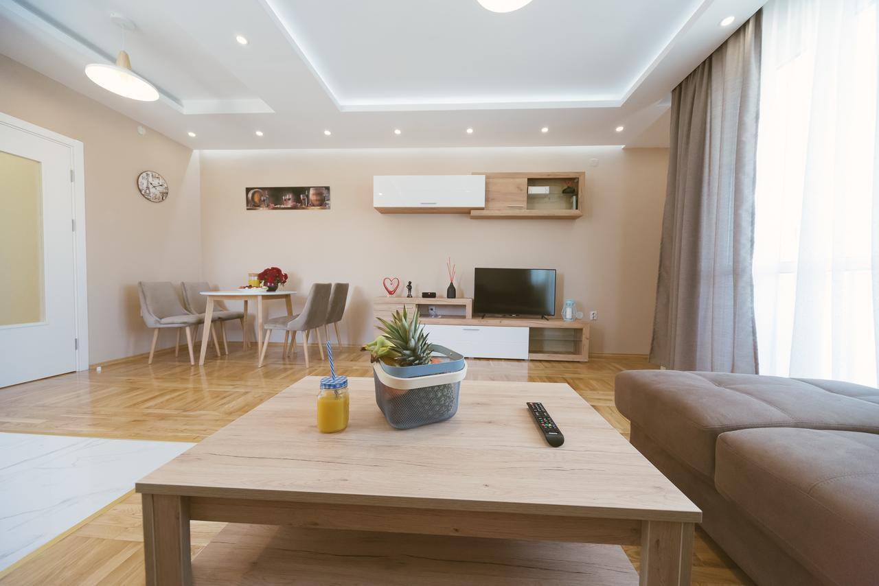 Apartment Luxury Explorer Podgorica Esterno foto