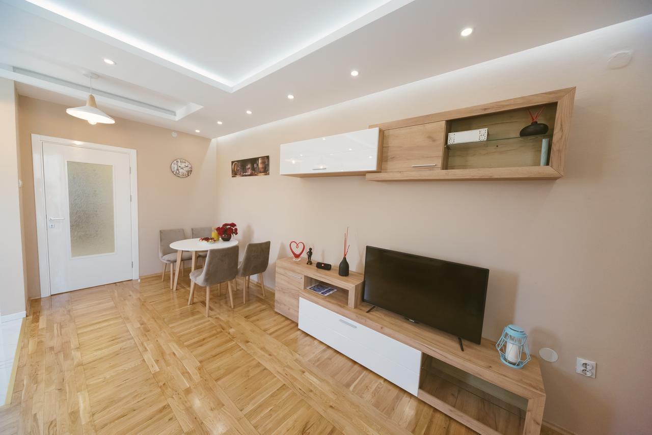 Apartment Luxury Explorer Podgorica Esterno foto