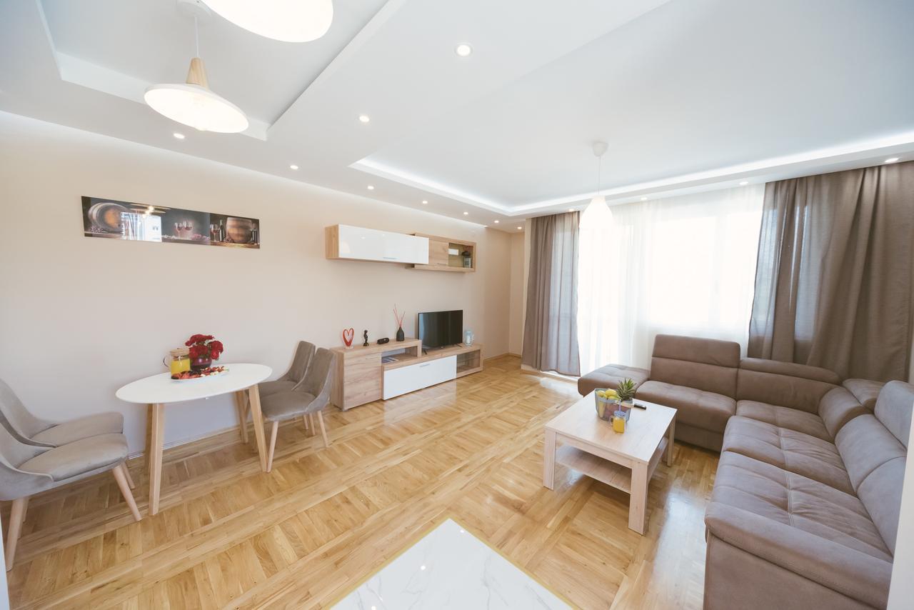 Apartment Luxury Explorer Podgorica Esterno foto